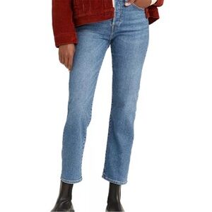 Levi's Women's Straight Leg Jeans in Light Blue Wash